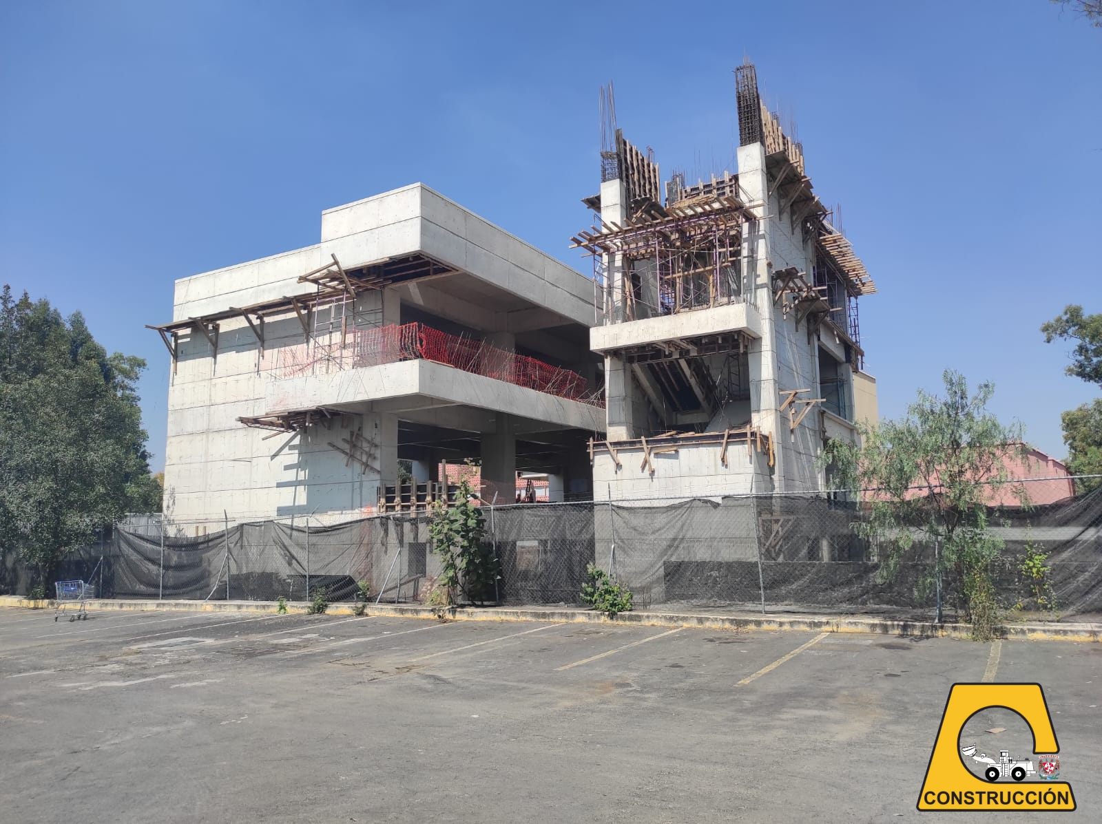 Cimbra en el edificio vista desde lejos.jpg