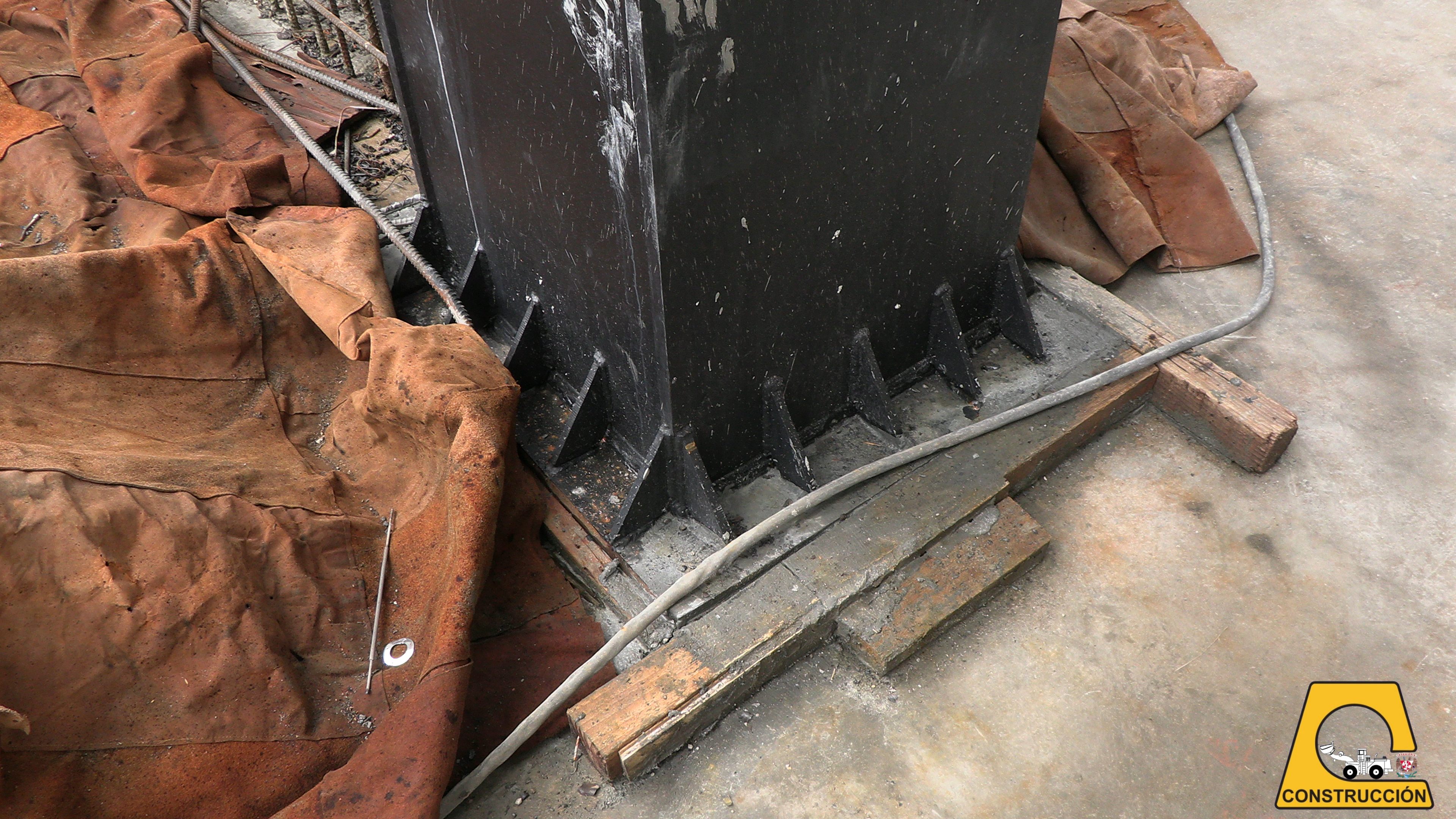 Base de columna de acero.jpg