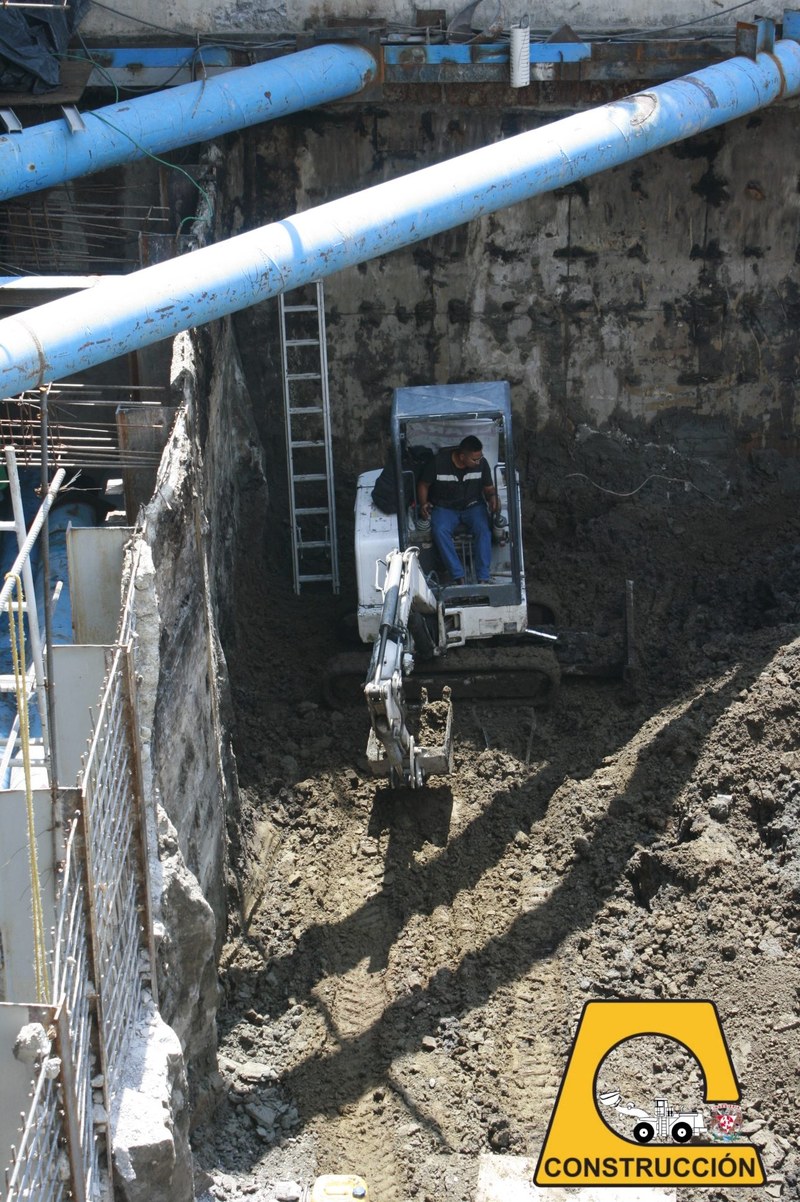 Excavación con retroexcavadora (2).jpg